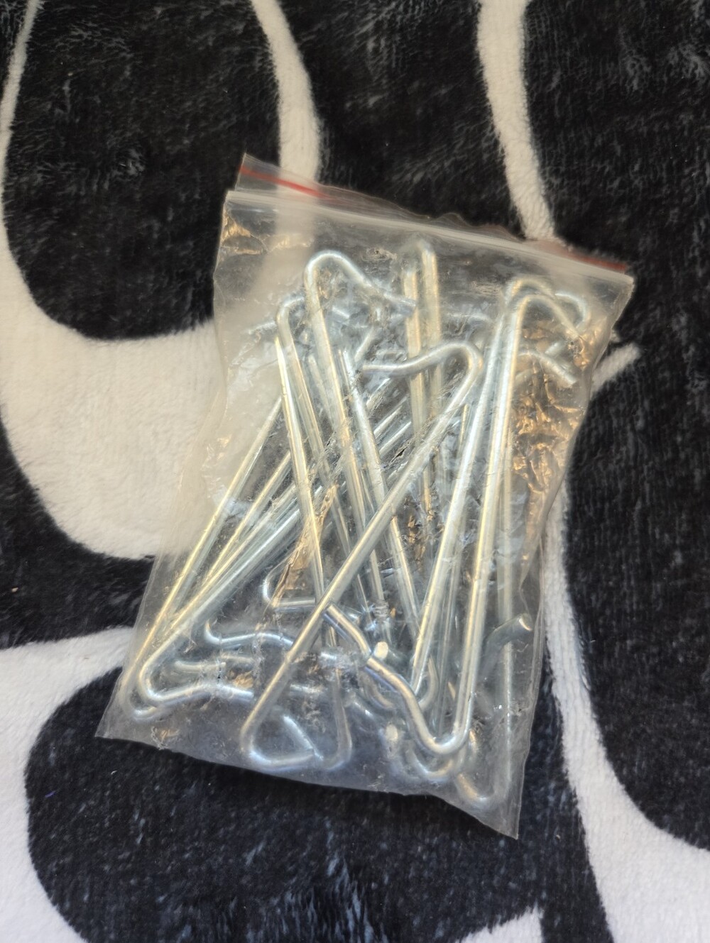 Set Of galvanized steel curtain hooks, 18 Pack, NEW